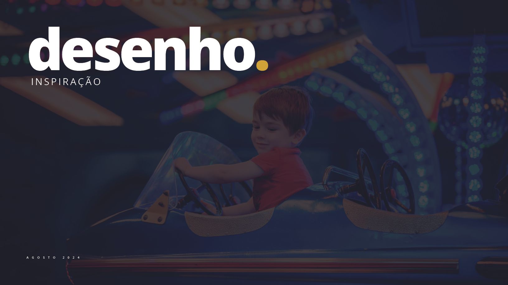 Menino de camisa vermelha em um brinquedo de parque de diversões. A palavra