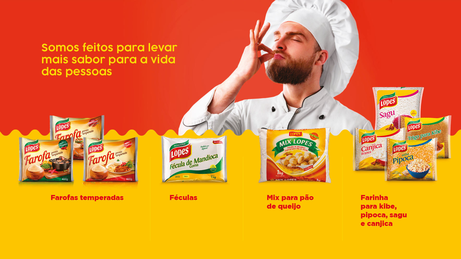 Um homem com chapéu de chef está comendo um saco de comida.