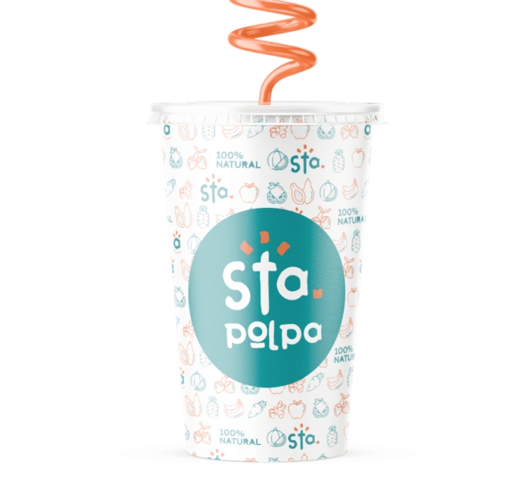 Um copo de suco de fruta