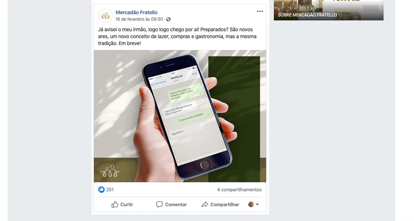 Uma pessoa está segurando um celular na mão.