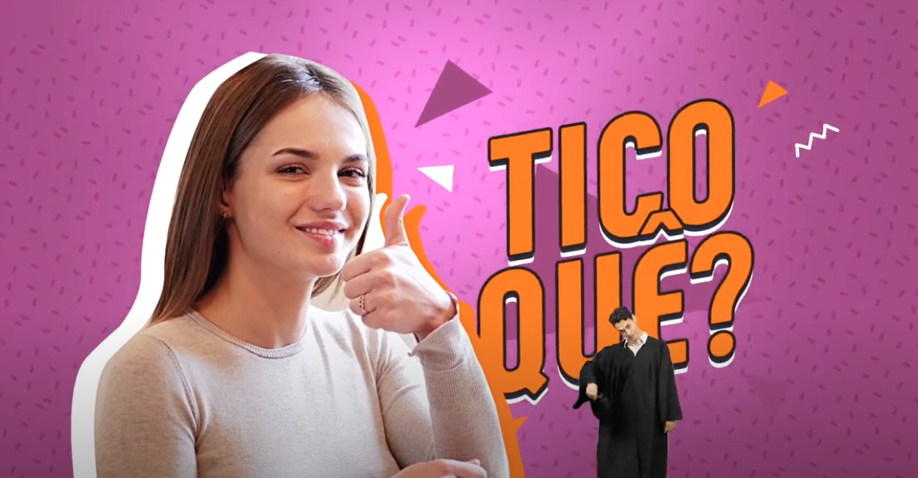 Mulher fazendo sinal de positivo com o texto