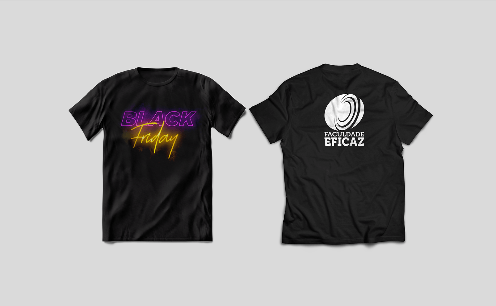 Duas camisetas pretas lado a lado. Uma exibe o texto neon