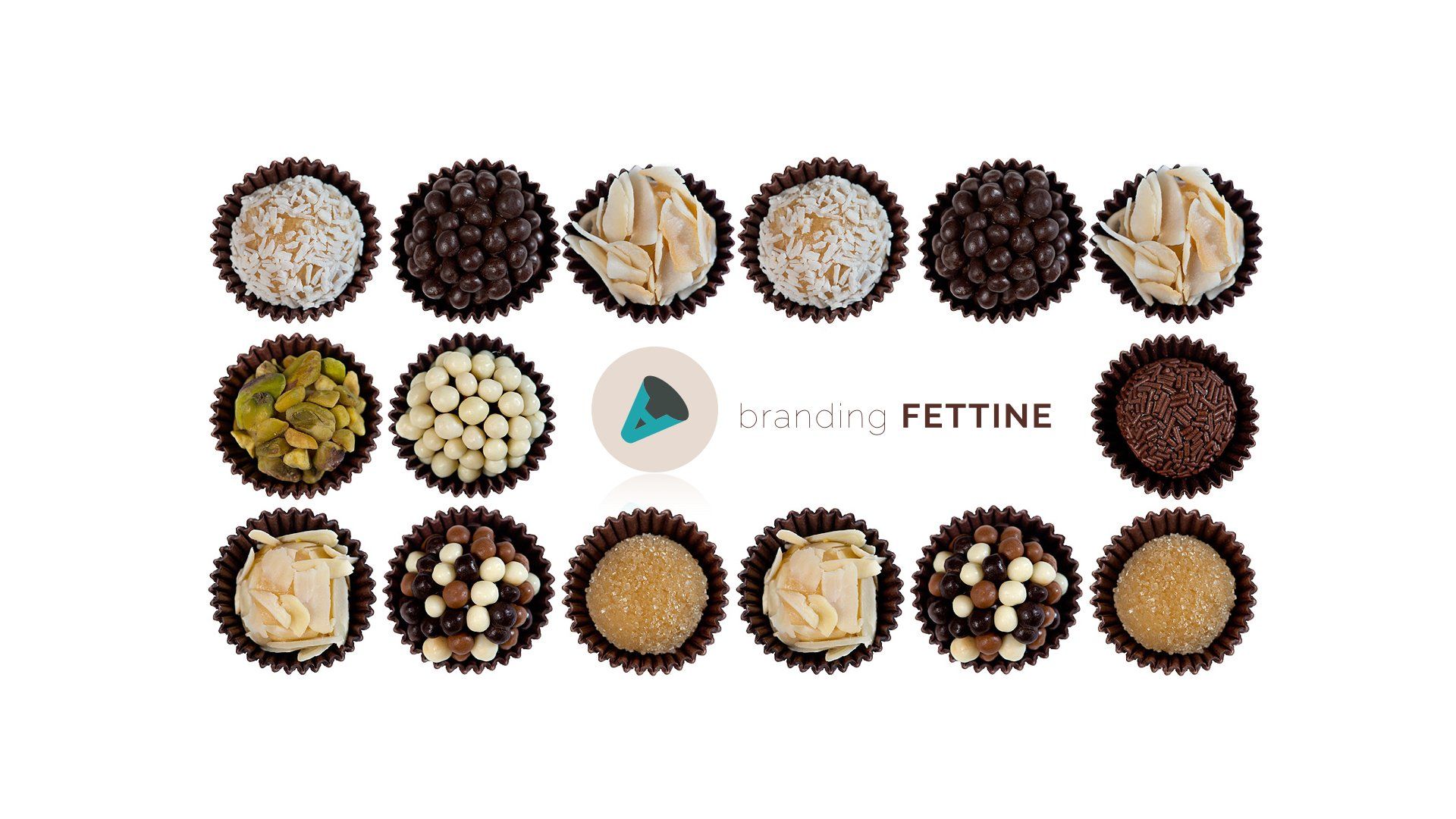 Um monte de cupcakes com coberturas diferentes