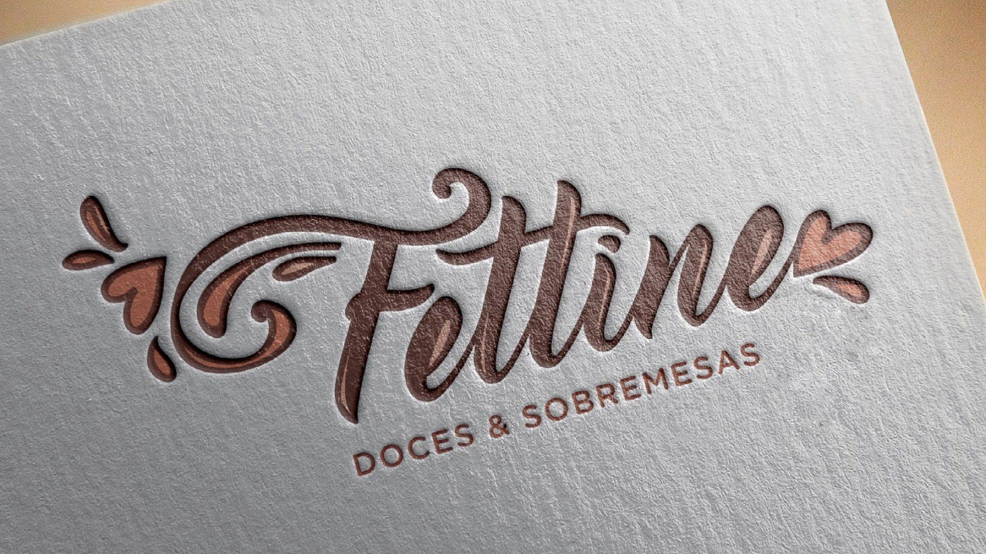 Um close de um logotipo em um pedaço de papel.