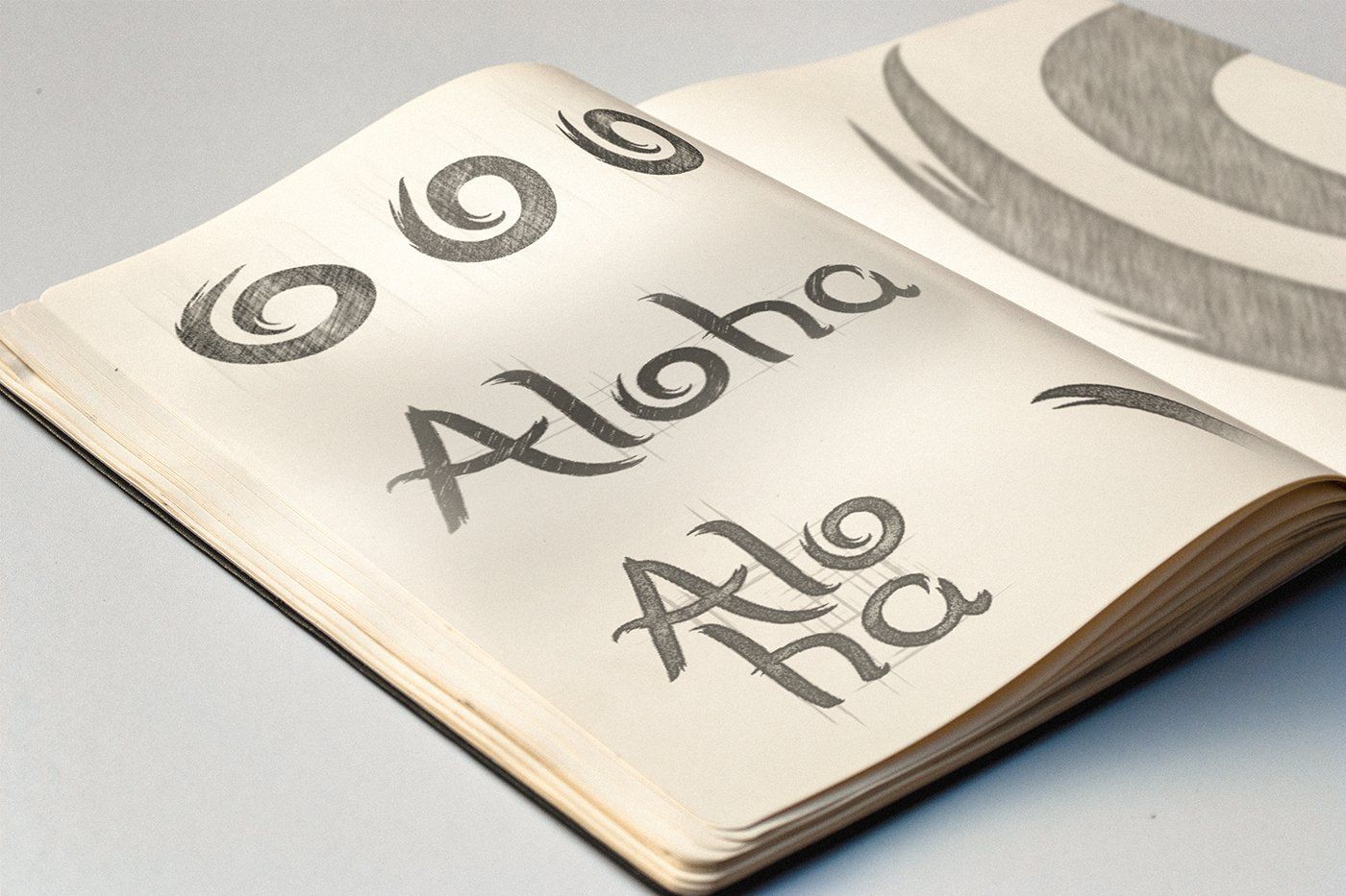 Um caderno aberto com páginas com a palavra