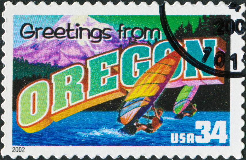 A postage stamp that says greetings from oregon