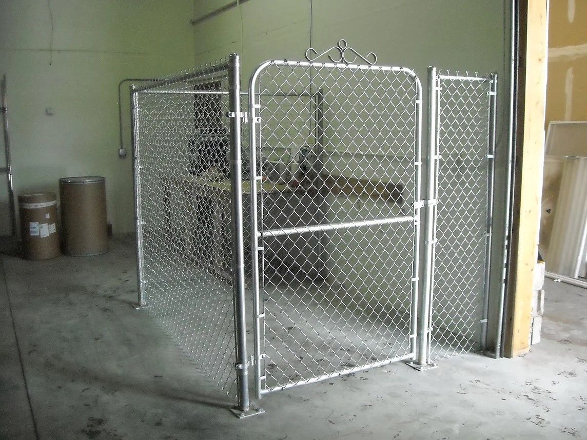 A chain link fence with a gate in a room
