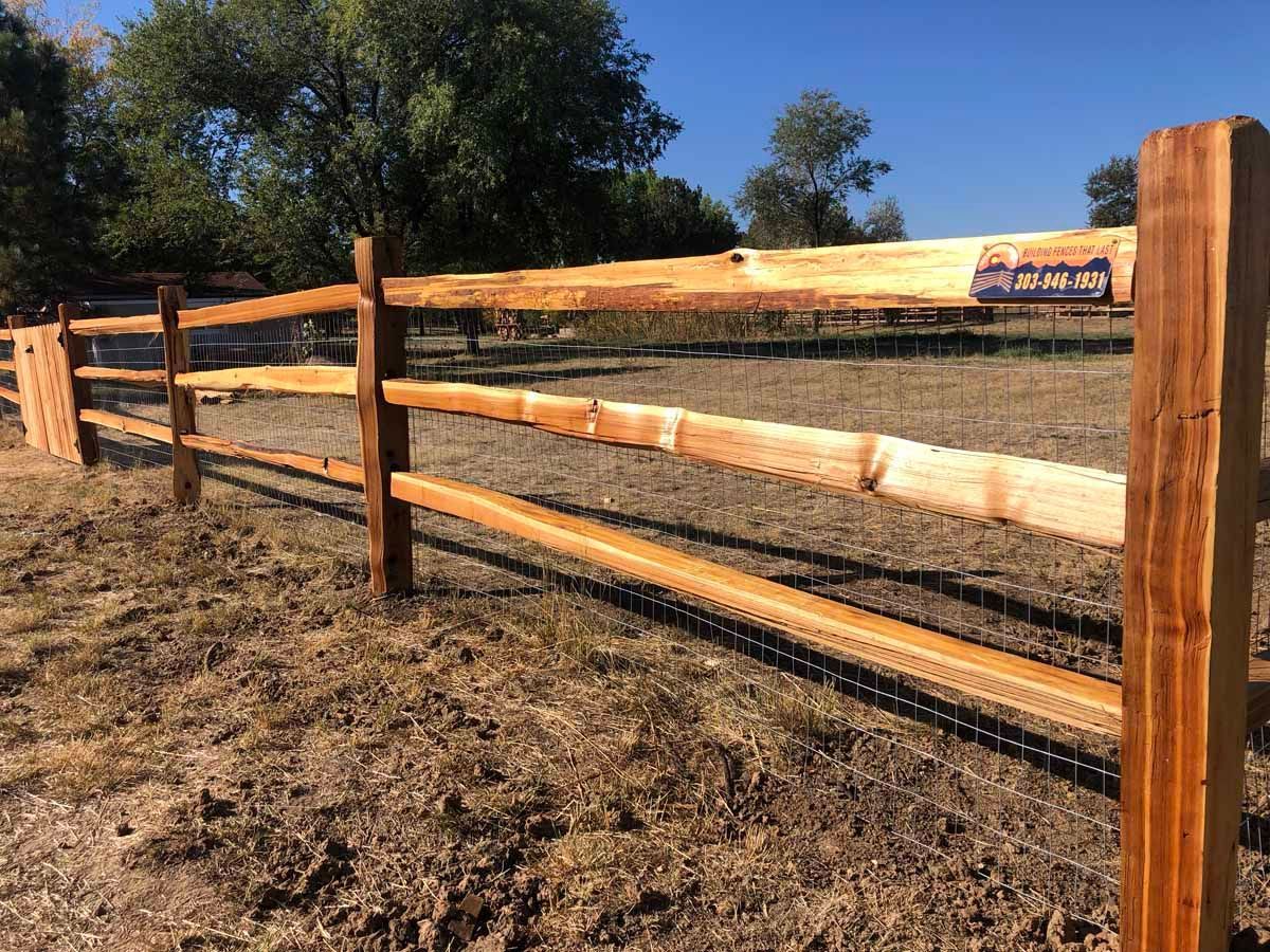 A wooden fence is sitting in the middle of a field.