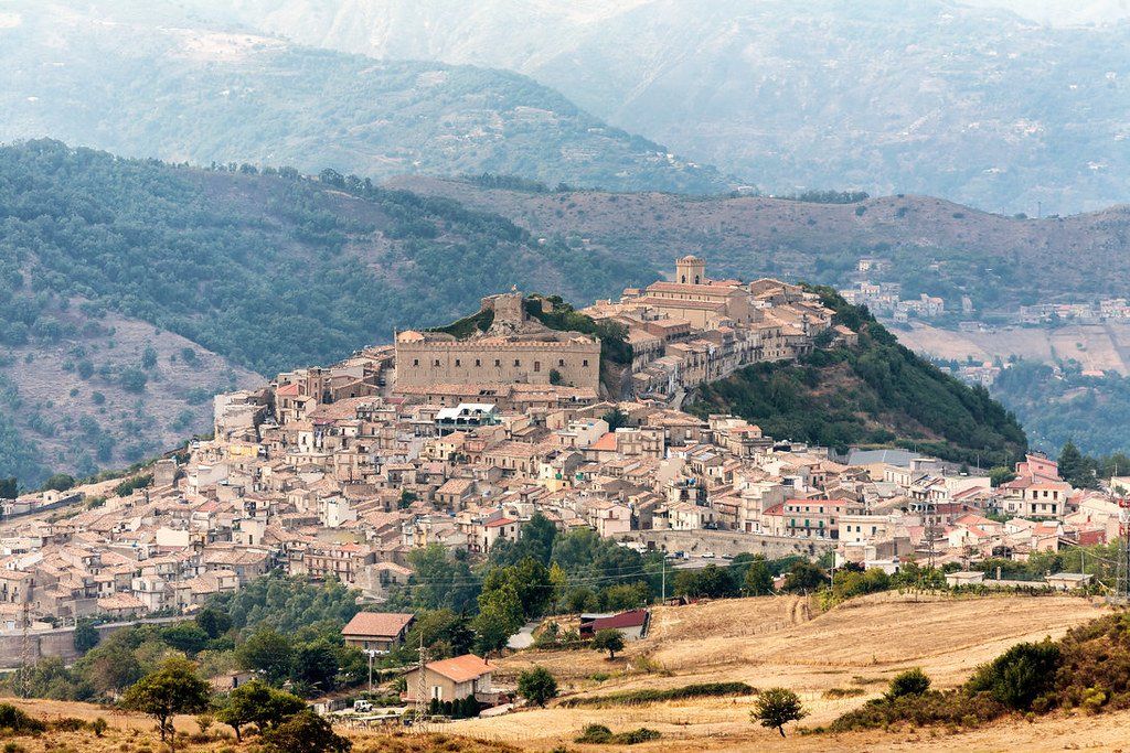 Montalbano Elicona castelli medievali sicilia