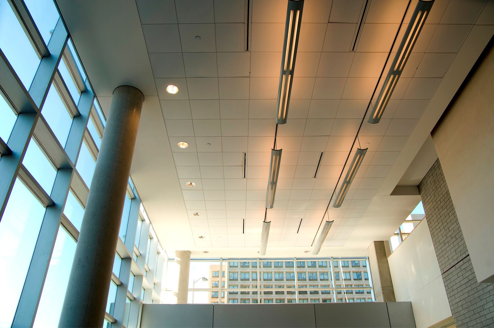 A ceiling with lights and columns. 