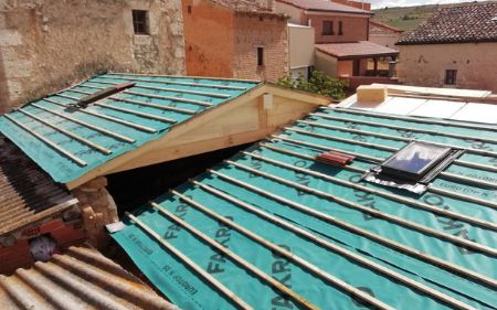 instalar tejado de panel sandwich con onduline en vivienda unifamiliar en Marbella