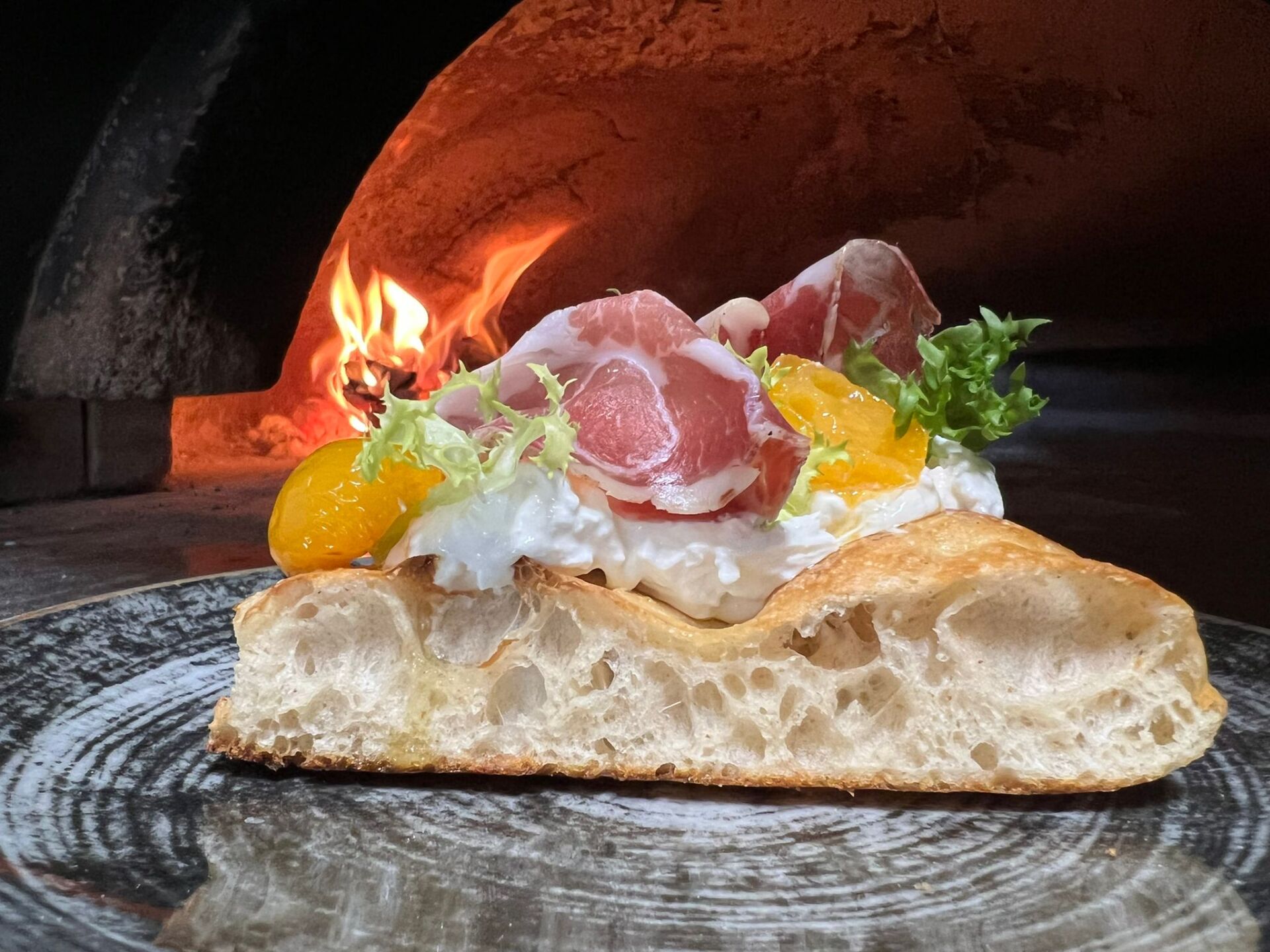 pizza con forno a legna