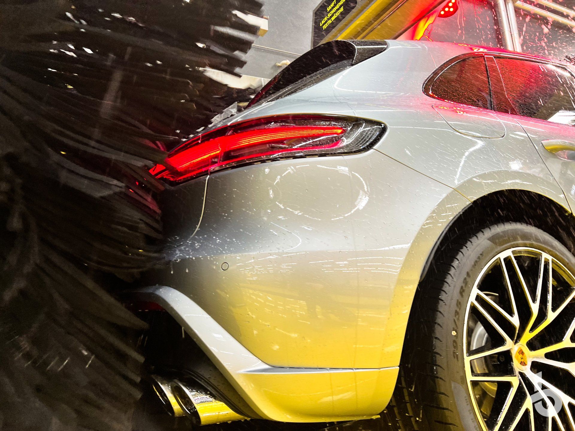 Tunnel car wash brushes