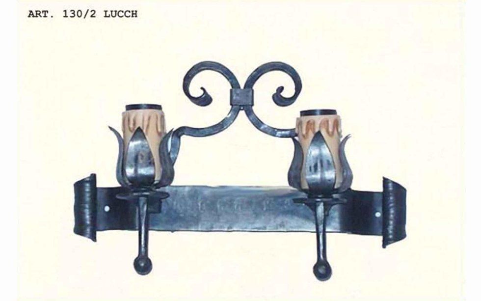 lampada a muro con due braccia