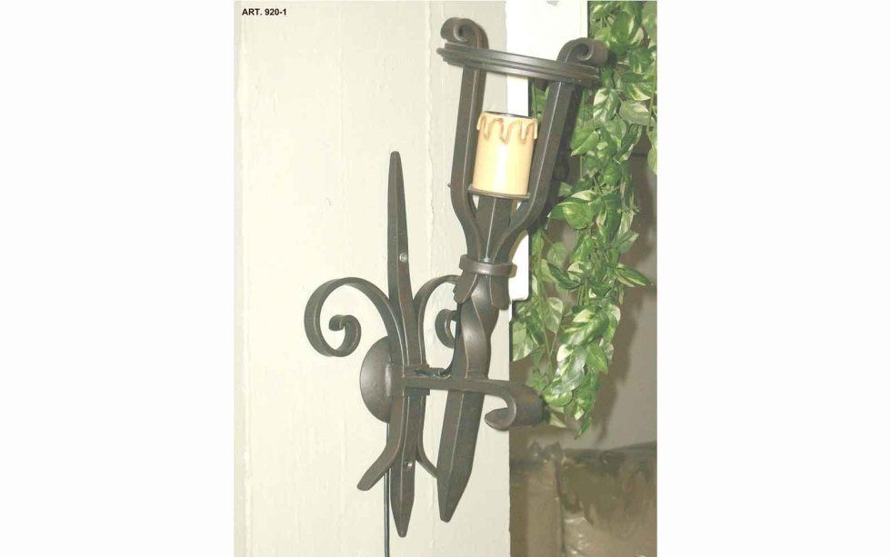 lampada da muro in ferro battuto vintage