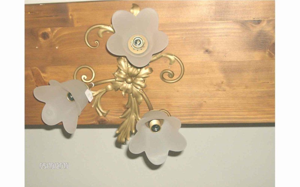 lampadario con ferro battuto dorato