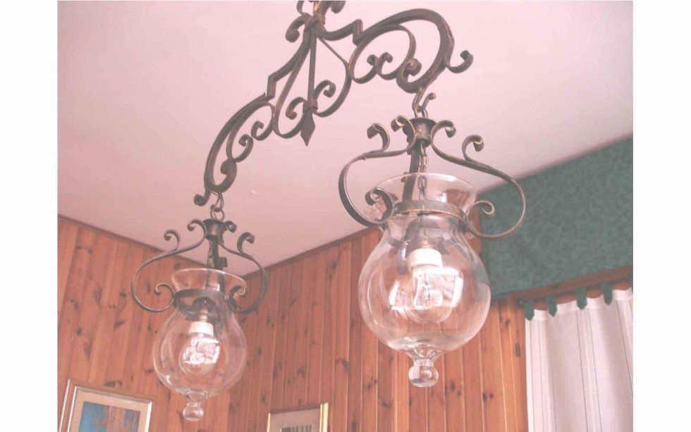 lampadario da soffitto con due braccia