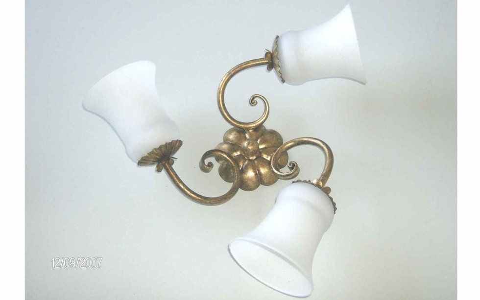 lampadario dorato a 3 braccia