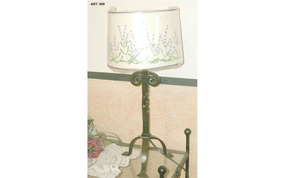 lampada da tavolo in ferro battuto