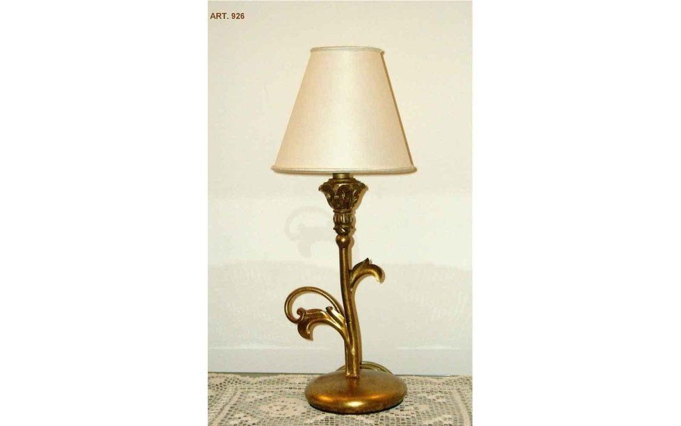 lampada dorata da comodino