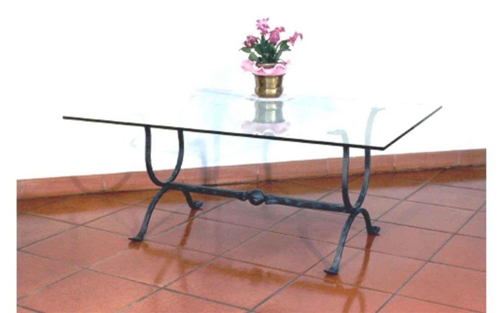 tavolo realizzato in ferro battuto