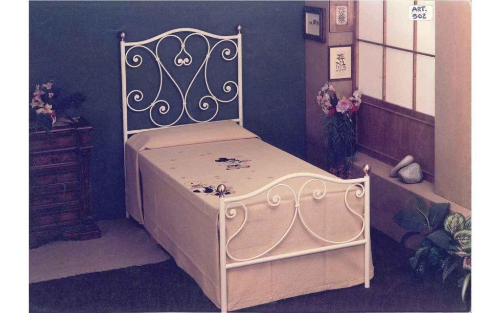 white wrought iron single bed