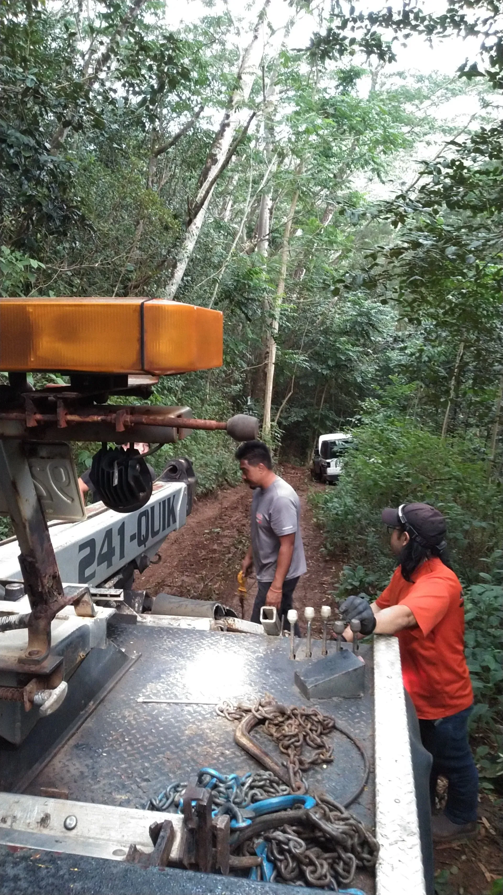 Tow Truck in Forest — Lihue, HI — KindaQuik Towing