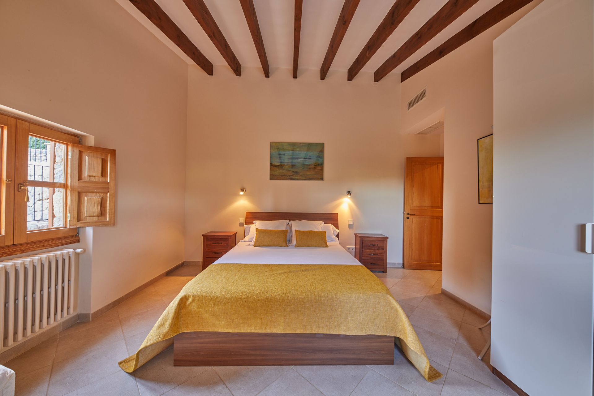 Apartamento de dos dormitorios, salón, cocina y terraza