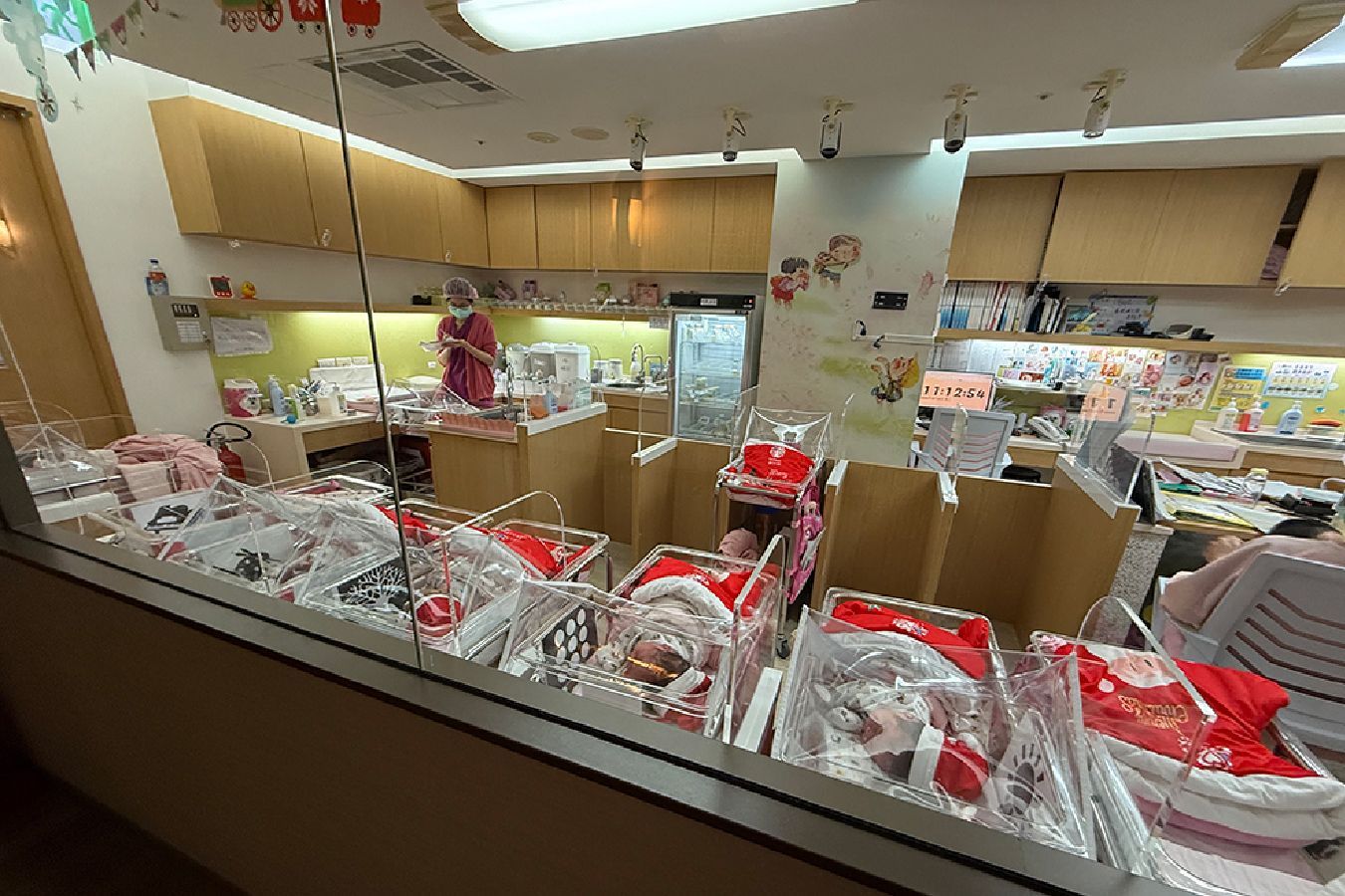 【新生兒照護全攻略】新生兒黃疸、溢奶、哭鬧怎麼辦?專業護理師教你安穩度過產後第一個月 【新生兒照護全攻略】新生兒黃疸、溢奶、哭鬧怎麼辦?專業護理師教你安穩度過產後第一個月