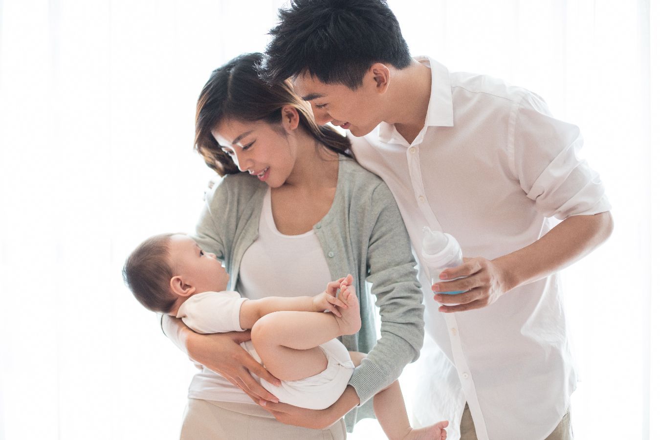 【新生兒照護全攻略】新生兒黃疸、溢奶、哭鬧怎麼辦?專業護理師教你安穩度過產後第一個月 【新生兒照護全攻略】新生兒黃疸、溢奶、哭鬧怎麼辦?專業護理師教你安穩度過產後第一個月