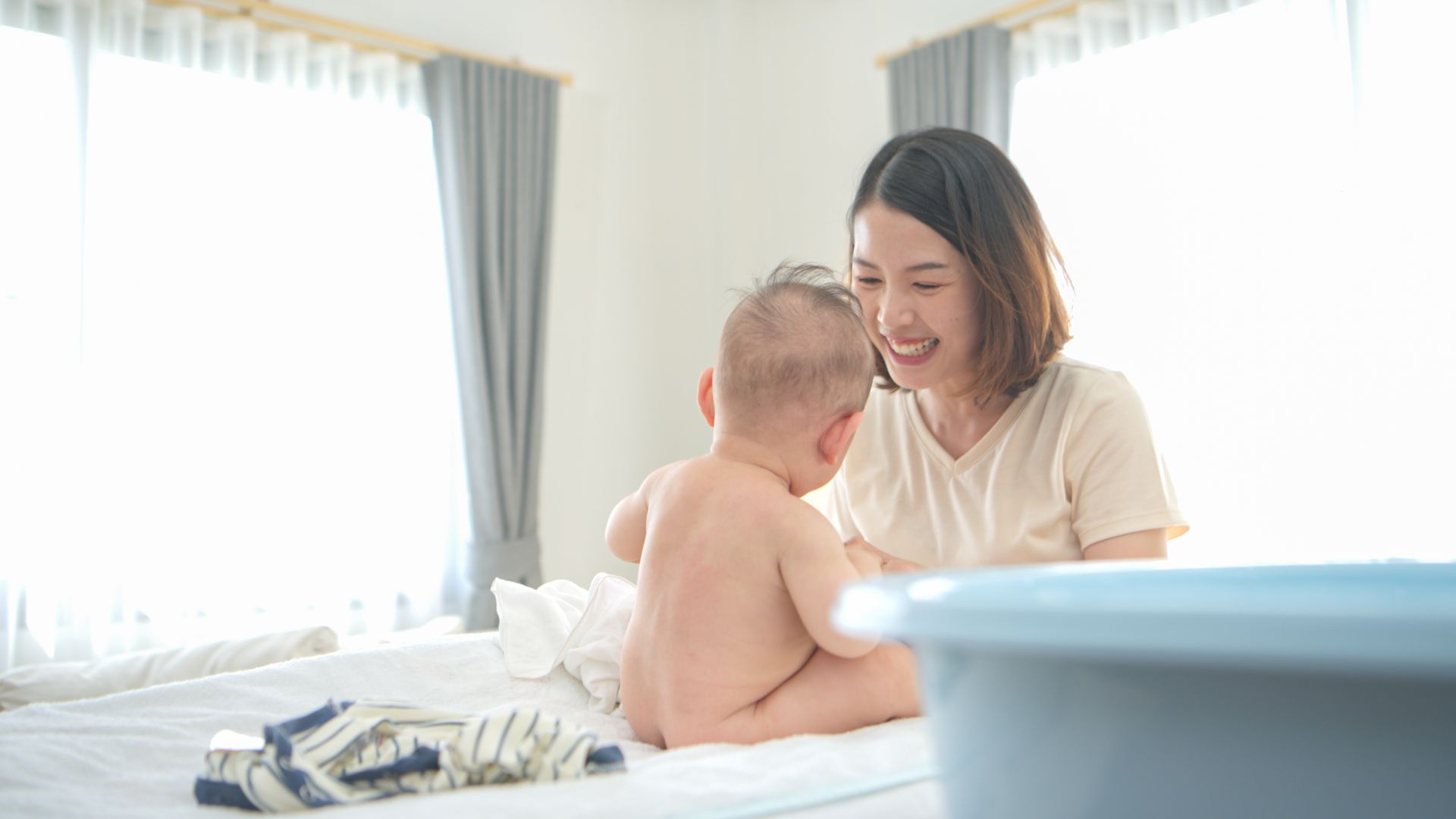 正在糾結要住月子中心還是請月嫂？本文深度對比兩者在專業照護、隱私度、餐點與費用上的差異。優兒寶專家建議：根據家庭需求與預算，教妳選出 CP 值最高的產後修復方案。