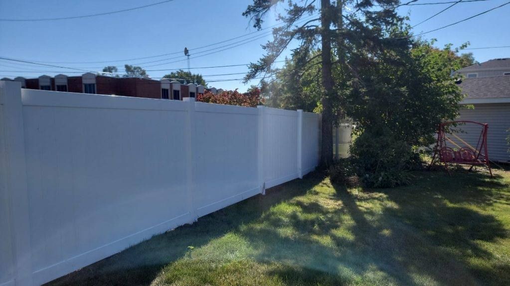 Simple Fence — Griffith, IN — Rojas Fencing & Decking