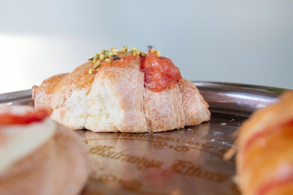 Cornetti artigianali farciti con granella di pistacchio