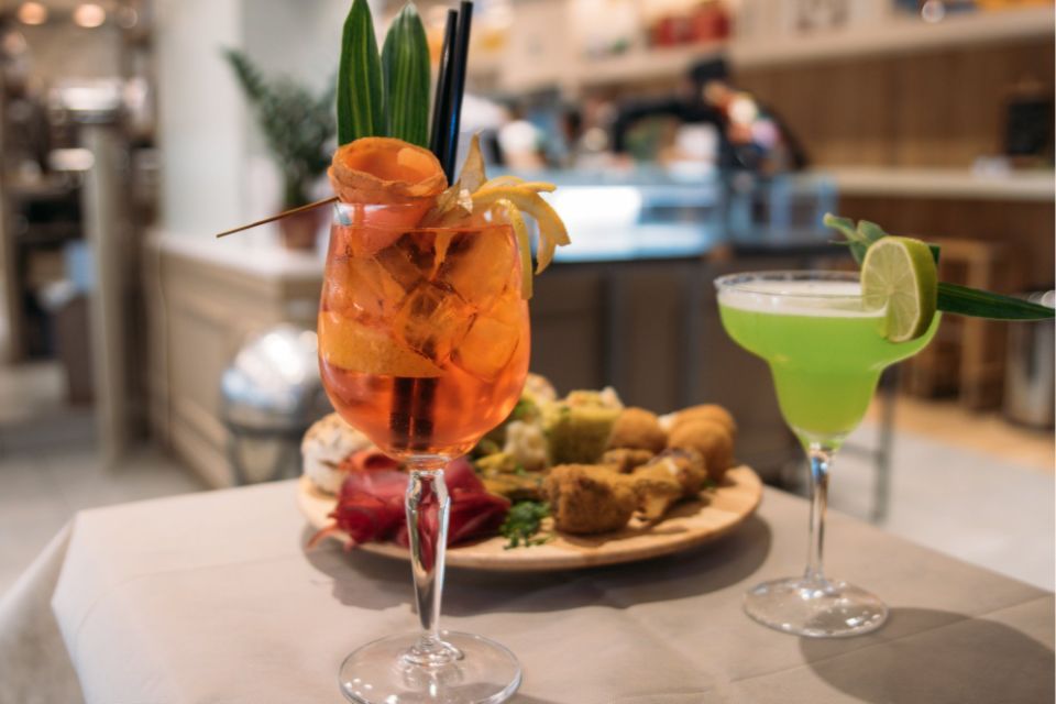Aperitivi con spritz e cocktail