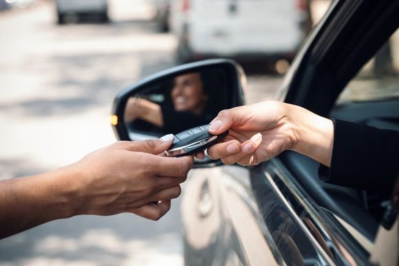 consegna telecomando auto