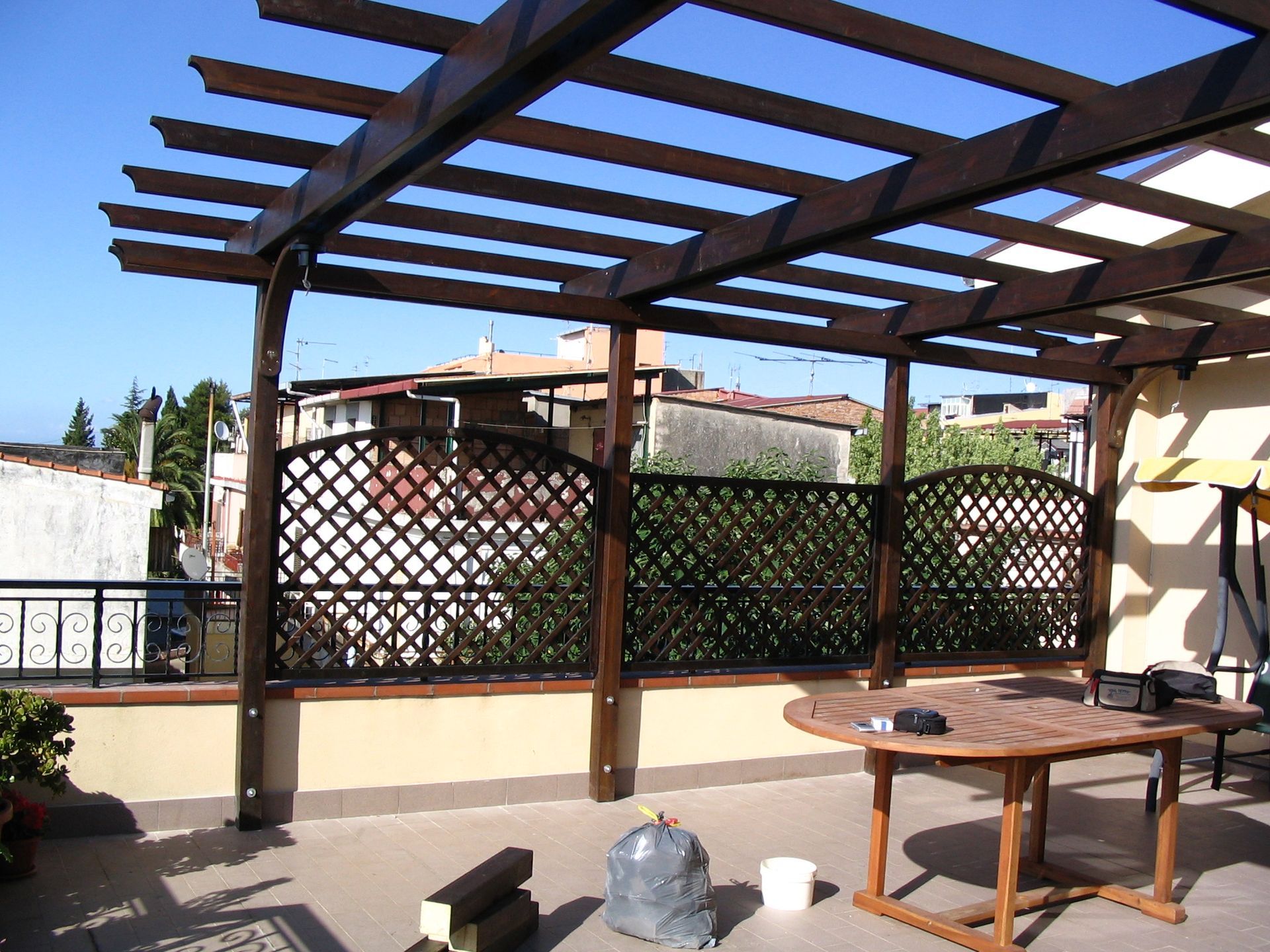 tetto e grigliati in legno lamellare