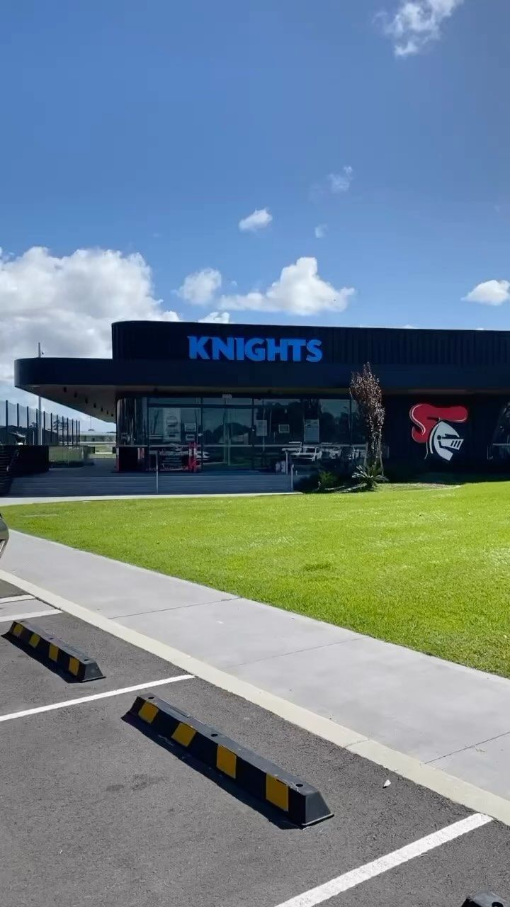 A building with a lot of parking spaces in front of it.