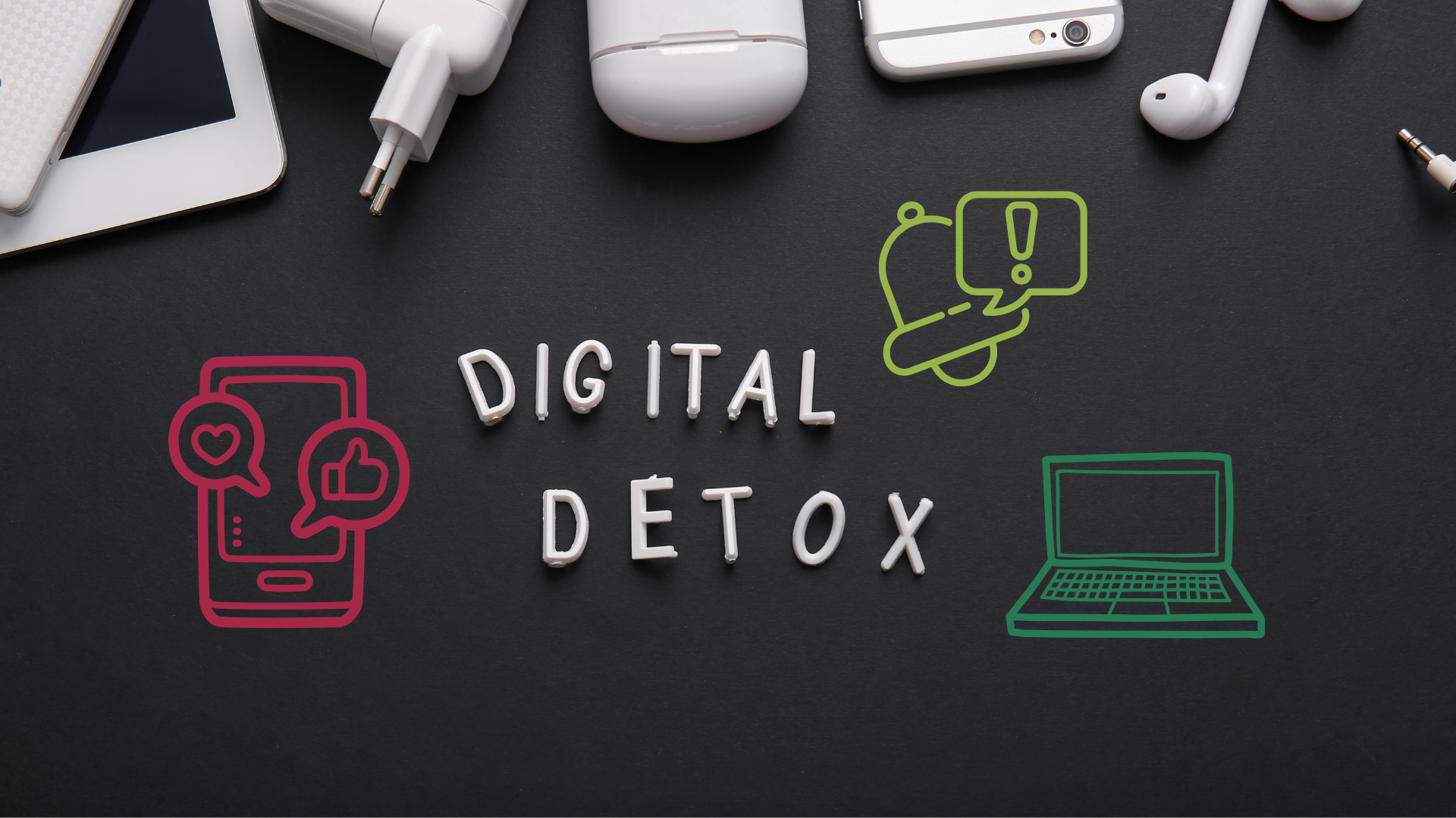 Text mit dem Aufdruck „Digital Detox“ und Smartphone, Laptop, Klingel und anderen elektronischen Geräten auf dunklem Untergrund.