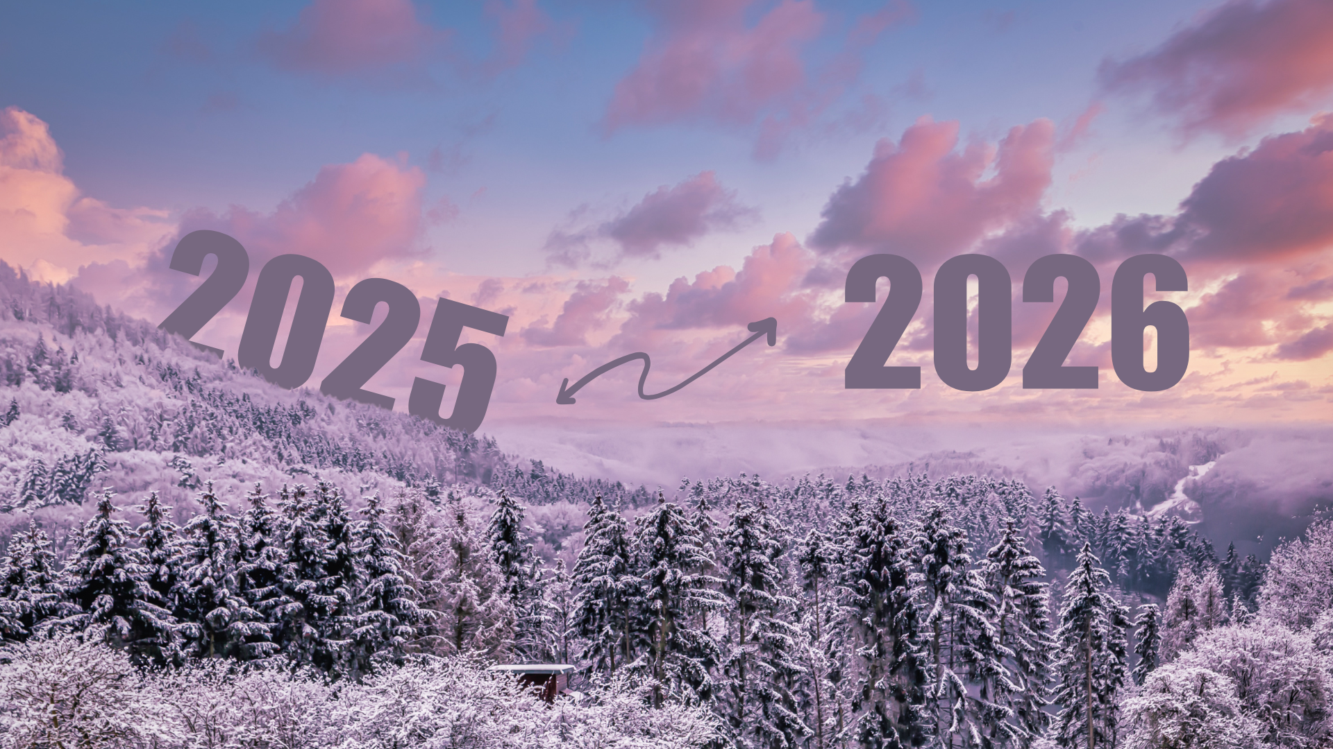 Verschneite Berglandschaft mit den Jahreszahlen „2025“ und „2026“, die durch einen nach oben gerichteten Pfeil im Text getrennt sind.