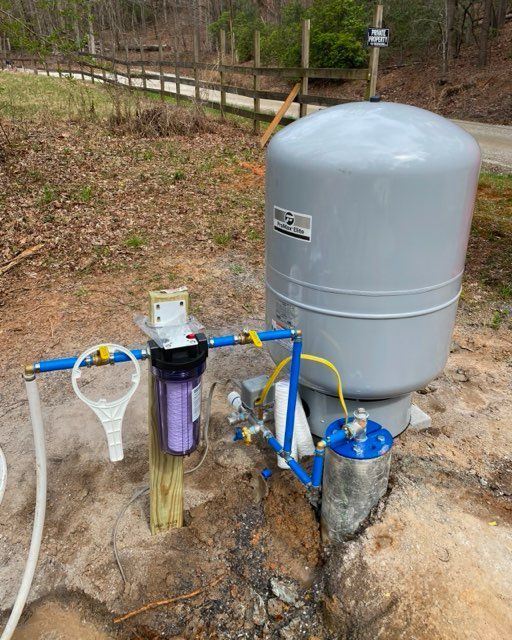 A water tank with a filter attached to it.