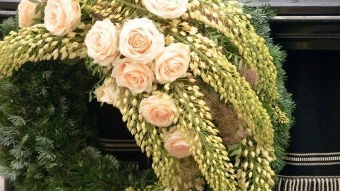 decorazione floreale funebre