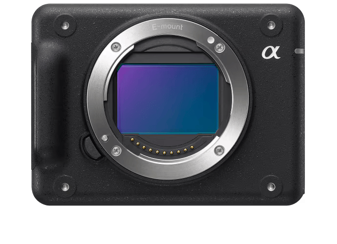 Sony Alpha Kameragehäuse, schwarz, mit silbernem Objektivanschluss und violettem Sensor.