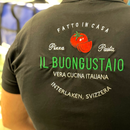 Schwarzes Hemd mit gesticktem „Il Buongustaio“-Logo, roten Tomaten und italienischem Schriftzug.