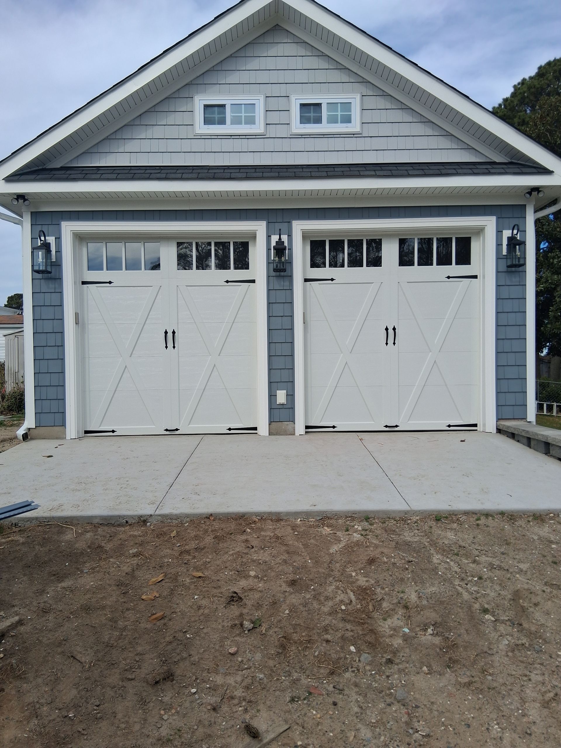 A close up of a sand dune in the desert