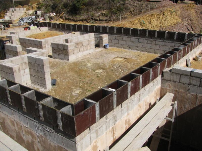 form block wall being constructed