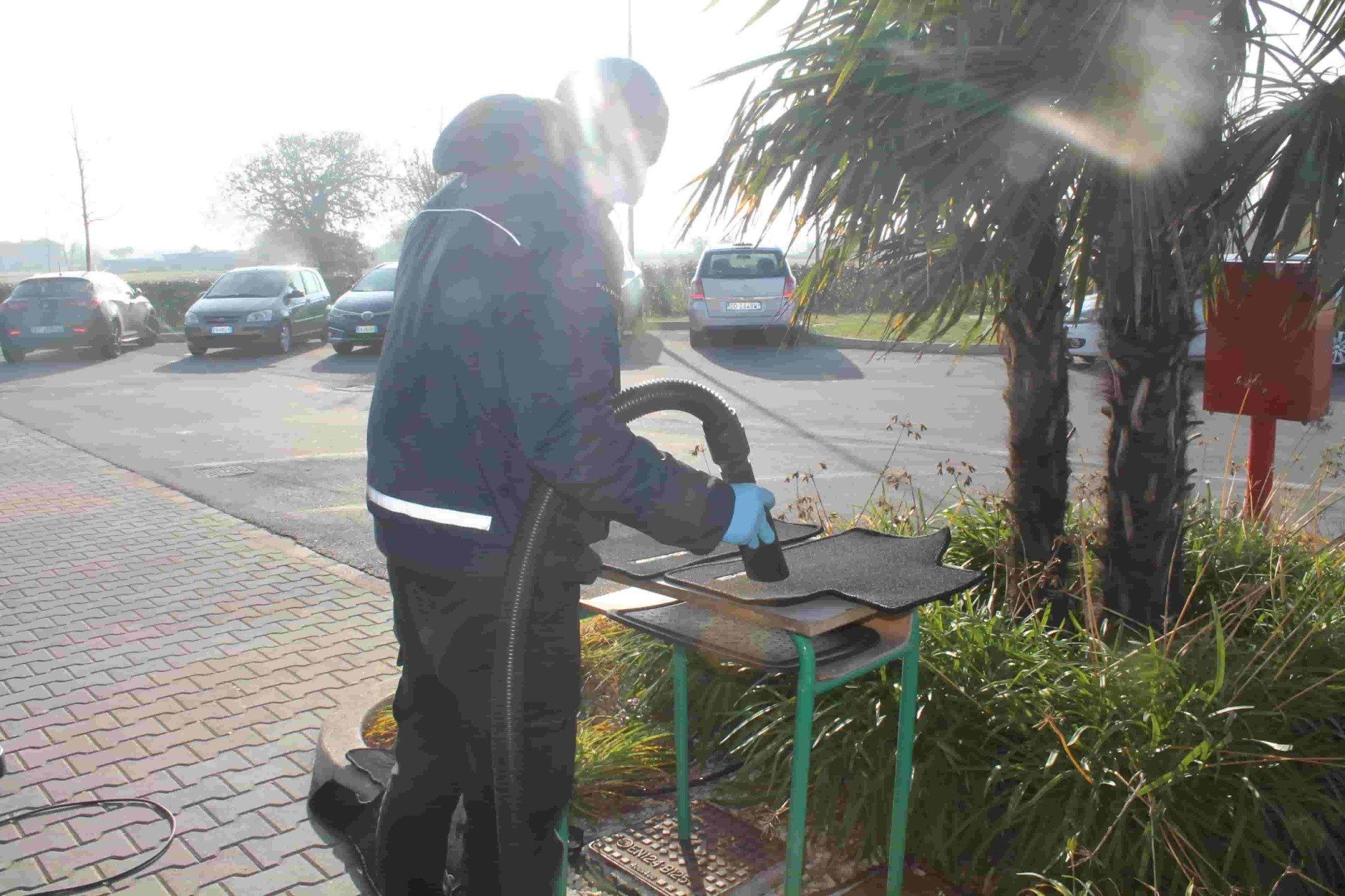 pulizia interni auto professionale - Best Oil car wash center rimini