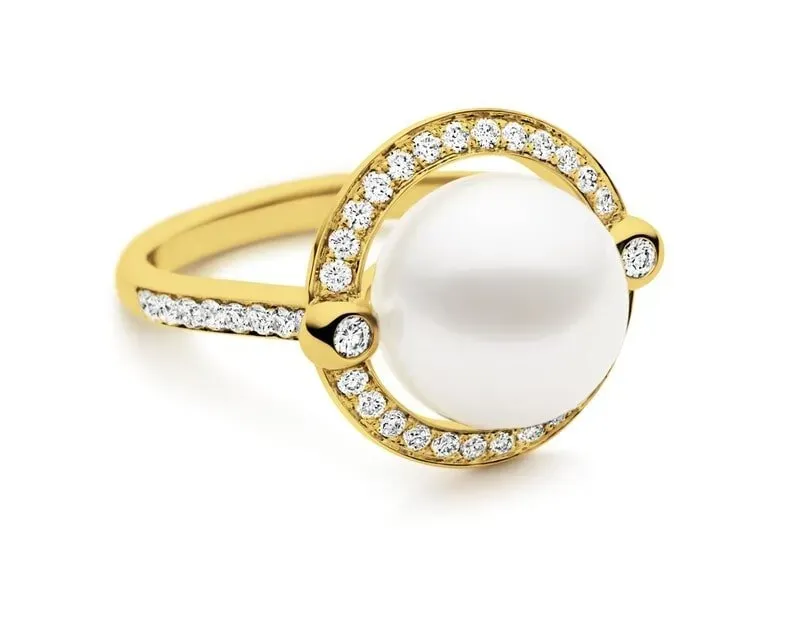 Gold Ring with Lots of Diamonds Around – Darwin, NT – Creative Jewellers