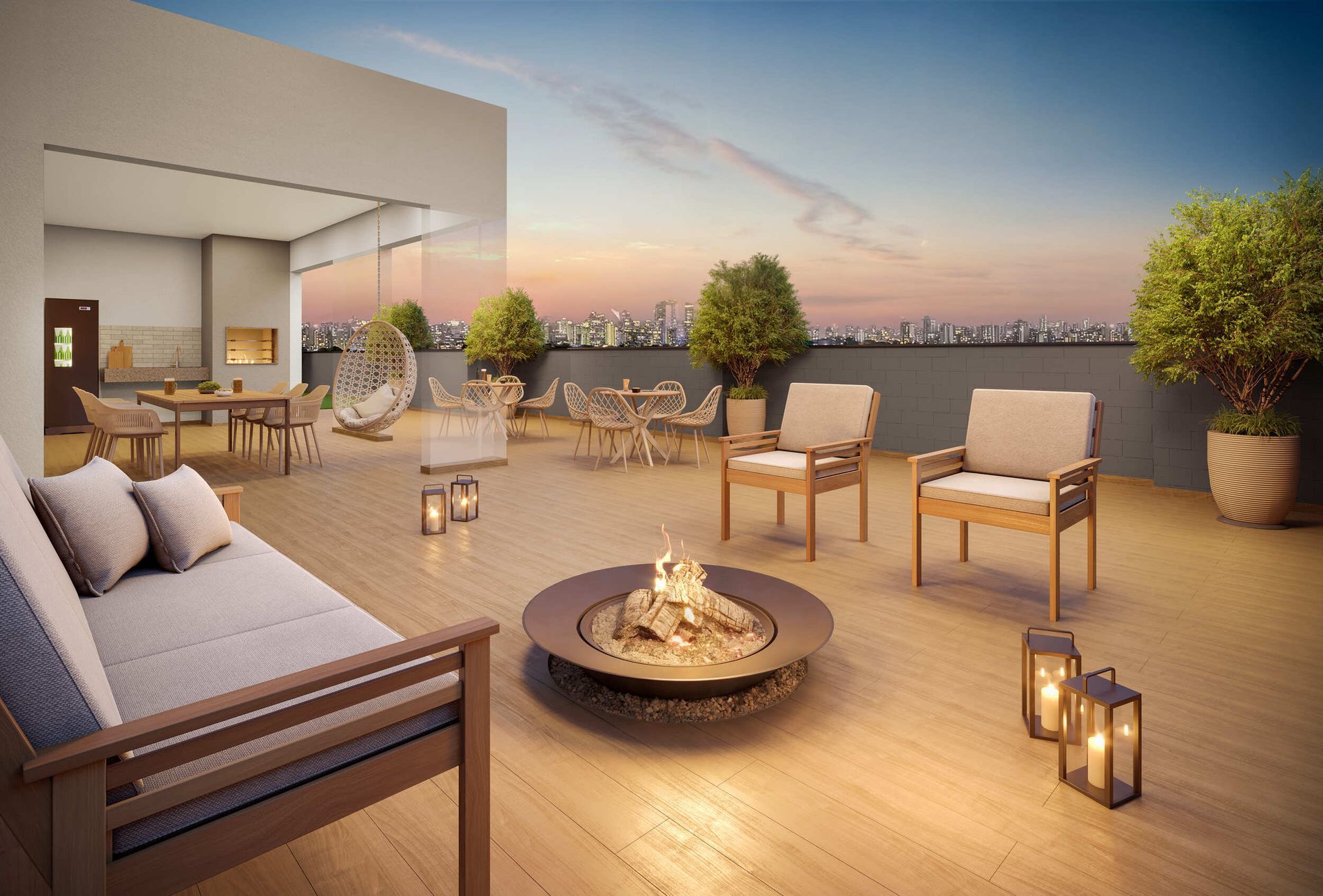 Terraço na cobertura com assentos, lareira e vista da cidade ao entardecer. Deck de madeira, lanternas e cadeira suspensa.