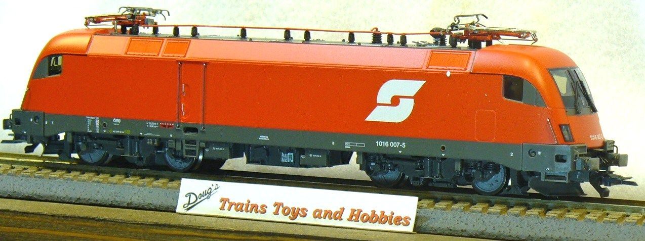 An orange train with the letter s on it