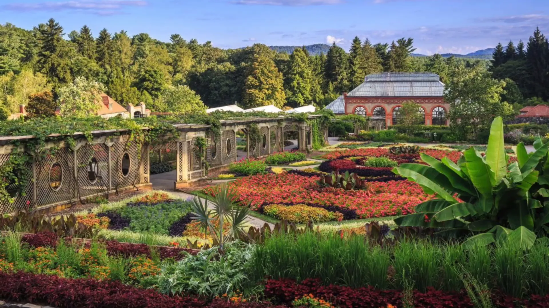 Scenic Garden as one of the best destinations in Asheville's top-knit communities during retirement